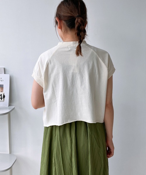 AS KNOW AS plus(アズノゥアズプラス)の「◎ピグメント加工・エンボス加工 ショート丈Tシャツ(Tシャツ/カットソー・レディース・チャコールグレー/アイボリー/レッド/カーキ/サックスブルー・FREE)」の17枚目の写真