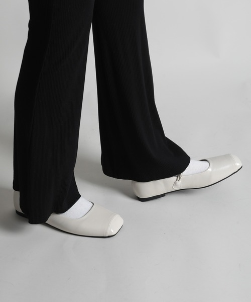 shoes365(シューズスリーシックスファイヴ)の「【shoes365】藤のようなデザインのストラップスクエアトゥフラットシューズ(その他シューズ・レディース・ブラック/オフホワイト/ブラウン・24.5cm/24.0cm/23.5cm/23.0cm/22.5cm/25.0cm)」の6枚目の写真