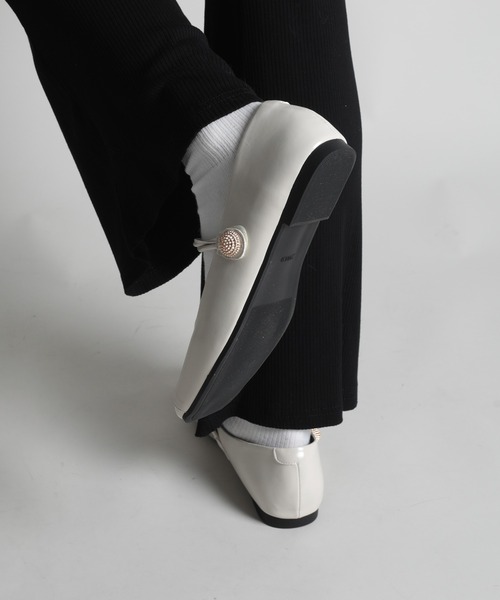 shoes365(シューズスリーシックスファイヴ)の「【shoes365】藤のようなデザインのストラップスクエアトゥフラットシューズ(その他シューズ・レディース・ブラック/オフホワイト/ブラウン・24.5cm/24.0cm/23.5cm/23.0cm/22.5cm/25.0cm)」の7枚目の写真