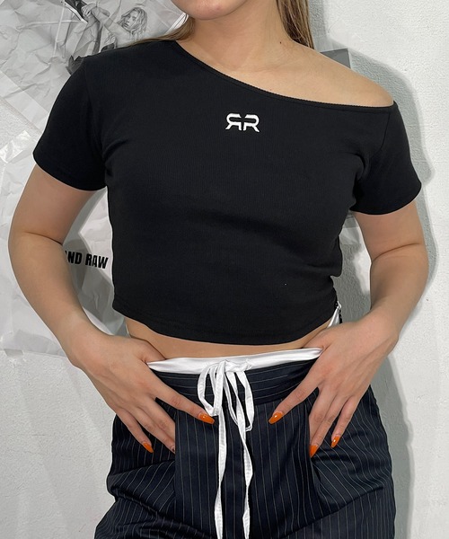 ROGER AND RAW(ロジャーアンドロウ)の「ショート丈ワンショルダートップス(Tシャツ/カットソー・レディース・パープル/ホワイト/ピンク/ブラック・FREE)」の1枚目の写真