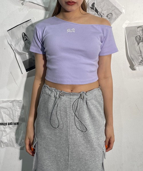 ROGER AND RAW(ロジャーアンドロウ)の「ショート丈ワンショルダートップス(Tシャツ/カットソー・レディース・パープル/ホワイト/ピンク/ブラック・FREE)」の5枚目の写真