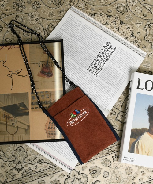 FRUIT OF THE LOOM(フルーツオブザルーム)の「【FRUIT OF THE LOOM】FREECE SHOULDER BAG/ショルダーバッグ/フリース(ショルダーバッグ・メンズ・グリーン/オレンジ/グレー/ネイビー/ピンク/ブラウン・FREE)」の3枚目の写真