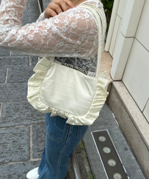 THEATRE PRODUCTS（シアタープロダクツ）の「サテンフリルバッグ（ハンドバッグ・レディース・アイボリー/ブラック・FREE）」の4枚目の写真