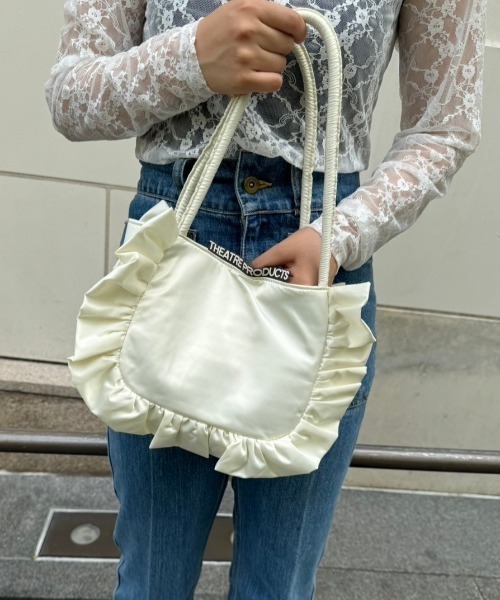 THEATRE PRODUCTS（シアタープロダクツ）の「サテンフリルバッグ（ハンドバッグ・レディース・アイボリー/ブラック・FREE）」の5枚目の写真