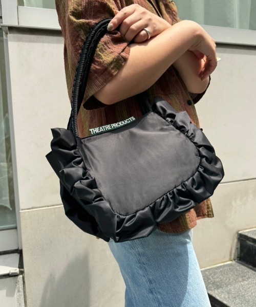 THEATRE PRODUCTS（シアタープロダクツ）の「サテンフリルバッグ（ハンドバッグ・レディース・アイボリー/ブラック・FREE）」の7枚目の写真