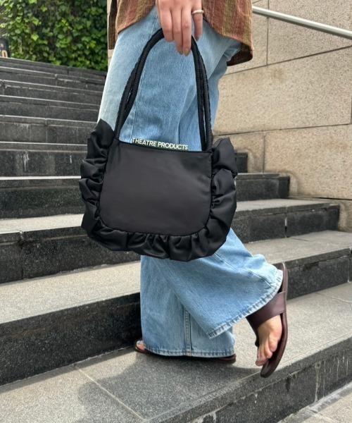 THEATRE PRODUCTS（シアタープロダクツ）の「サテンフリルバッグ（ハンドバッグ・レディース・アイボリー/ブラック・FREE）」の9枚目の写真