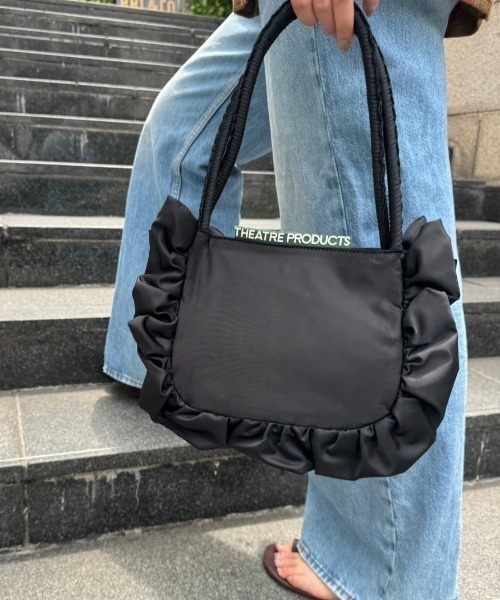 THEATRE PRODUCTS（シアタープロダクツ）の「サテンフリルバッグ（ハンドバッグ・レディース・アイボリー/ブラック・FREE）」の10枚目の写真