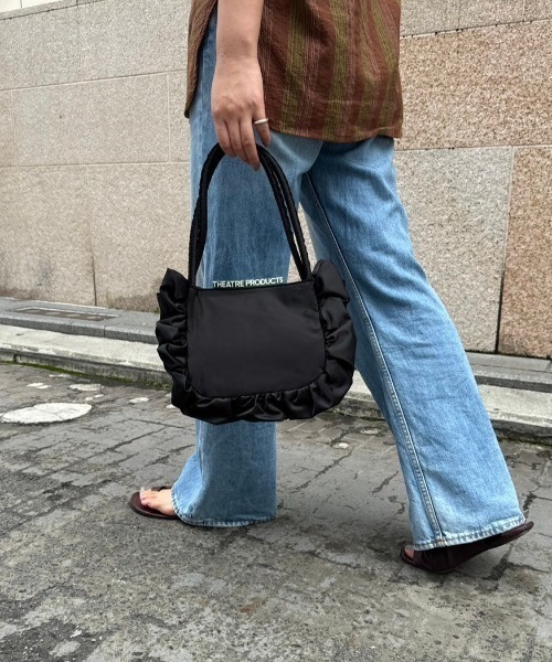 THEATRE PRODUCTS（シアタープロダクツ）の「サテンフリルバッグ（ハンドバッグ・レディース・アイボリー/ブラック・FREE）」の11枚目の写真