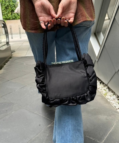 THEATRE PRODUCTS（シアタープロダクツ）の「サテンフリルバッグ（ハンドバッグ・レディース・アイボリー/ブラック・FREE）」の12枚目の写真