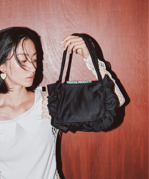 THEATRE PRODUCTS（シアタープロダクツ）の「サテンフリルバッグ（ハンドバッグ・レディース・アイボリー/ブラック・FREE）」の14枚目の写真