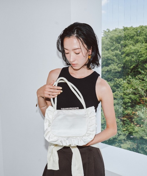 THEATRE PRODUCTS（シアタープロダクツ）の「サテンフリルバッグ（ハンドバッグ・レディース・アイボリー/ブラック・FREE）」の15枚目の写真
