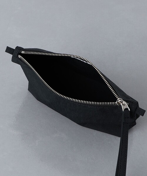 UNITED ARROWS(ユナイテッドアローズ)の「KONBU コンブ ポーチ -撥水-(ポーチ・メンズ・ブラック/ライトグレー・FREE)」の7枚目の写真