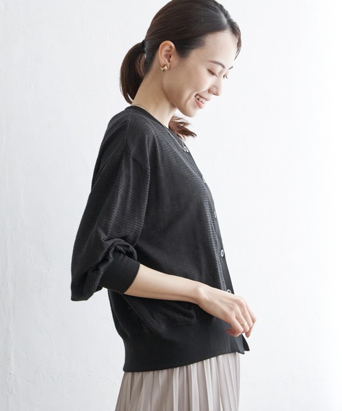 ikka（イッカ）の「シャドーボーダーカーディガン（カーディガン/ボレロ・レディース・ブラック/オフホワイト/マスタード・L/M/S）」の20枚目の写真