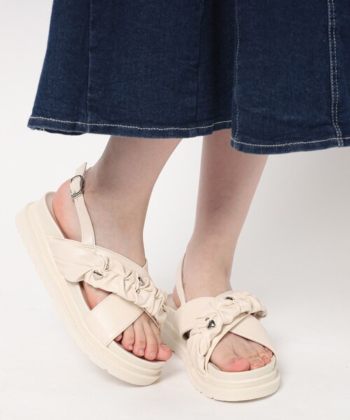 cs T&P(シーエスティーアンドピー)の「厚底ハートスタッズスポサン(サンダル・レディース・ブラック/アイボリー・S/M/L/LL)」の17枚目の写真