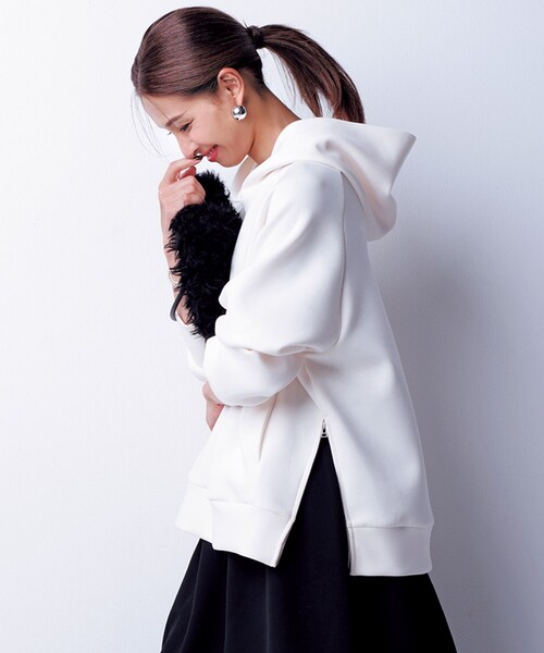 UNFILO（アンフィーロ）の「【WEB限定】BEAUTY FORM JERSEY サイドZIP フーディ（Tシャツ/カットソー・レディース・アイボリー系/グレー系/ネイビー系/ライトグレー系/ピンク系/ブラック系/イエロー系・SMALL/MEDIUM）」の4枚目の写真