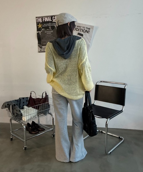 SHAGGIE（シャギー）の「スター柄シアールーズオフショルオーバーニット（ニット/セーター・レディース・ボルドー/ベージュ/グレー/ライトグレー/ピンク/イエロー・FREE）」の18枚目の写真