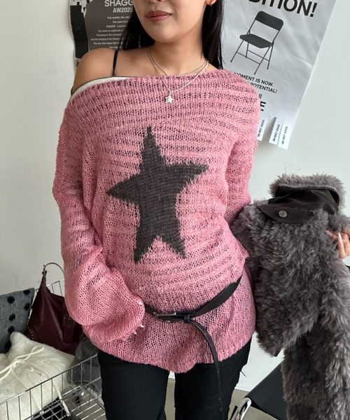 SHAGGIE（シャギー）の「スター柄シアールーズオフショルオーバーニット（ニット/セーター・レディース・ボルドー/ベージュ/グレー/ライトグレー/ピンク/イエロー・FREE）」の7枚目の写真