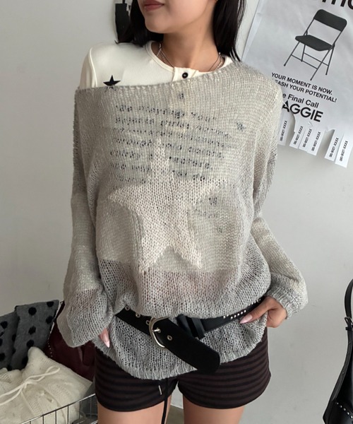 SHAGGIE（シャギー）の「スター柄シアールーズオフショルオーバーニット（ニット/セーター・レディース・ボルドー/ベージュ/グレー/ライトグレー/ピンク/イエロー・FREE）」の11枚目の写真