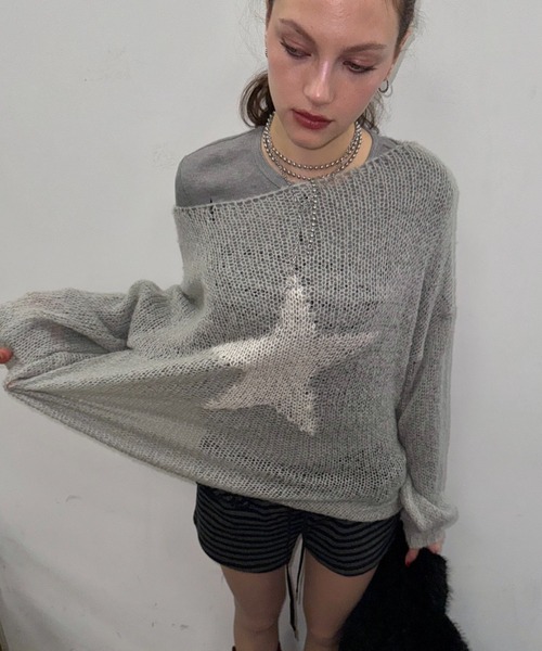 SHAGGIE(シャギー)の「スター柄シアールーズオフショルオーバーニット(ニット/セーター・レディース・ボルドー/ベージュ/グレー/ライトグレー/ピンク/イエロー・FREE)」の20枚目の写真