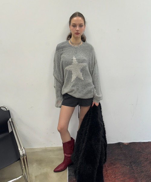 SHAGGIE(シャギー)の「スター柄シアールーズオフショルオーバーニット(ニット/セーター・レディース・ボルドー/ベージュ/グレー/ライトグレー/ピンク/イエロー・FREE)」の22枚目の写真
