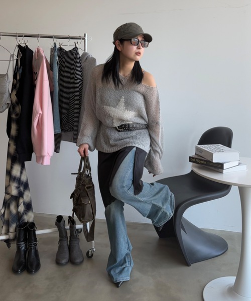 SHAGGIE（シャギー）の「スター柄シアールーズオフショルオーバーニット（ニット/セーター・レディース・ボルドー/ベージュ/グレー/ライトグレー/ピンク/イエロー・FREE）」の17枚目の写真