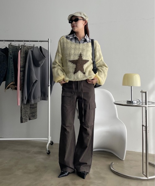 SHAGGIE（シャギー）の「スター柄シアールーズオフショルオーバーニット（ニット/セーター・レディース・ボルドー/ベージュ/グレー/ライトグレー/ピンク/イエロー・FREE）」の21枚目の写真