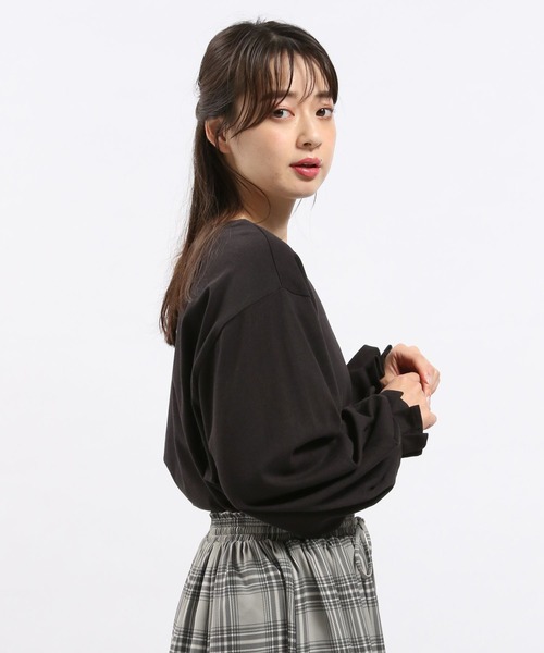 GLOBAL WORK Smile Seed Store（グローバルワーク スマイルシードストア）の「コットンタックパフスリーブＴシャツ/118565（Tシャツ/カットソー・レディース・ホワイト×ブラック/オフホワイト/グレイッシュベージュ/ブラック・X-LARGE/SMALL/LARGE/MEDIUM）」の13枚目の写真