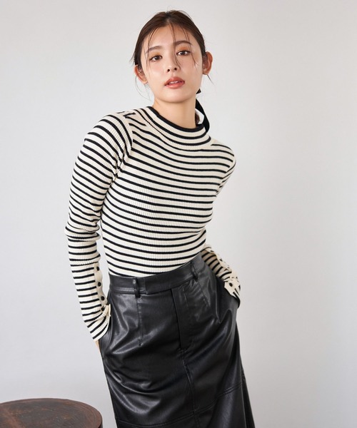 mysty woman(ミスティウーマン)の「タートルネックソデボタンプルオーバー 152811(ニット/セーター・レディース・グリーン/ブラック/オフホワイト/ブラック系その他/ブルー・FREE)」の18枚目の写真