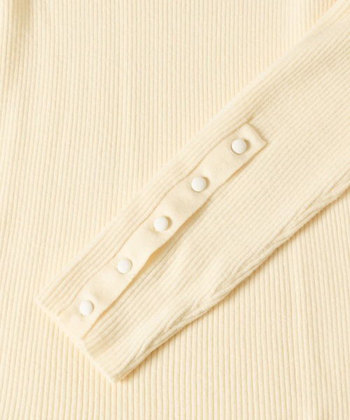 mysty woman(ミスティウーマン)の「タートルネックソデボタンプルオーバー 152811(ニット/セーター・レディース・グリーン/ブラック/オフホワイト/ブラック系その他/ブルー・FREE)」の7枚目の写真