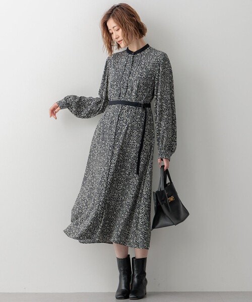 23区(ニジュウサンク)の「【吸水速乾/UVケア/防シワ性】シャドージオメトリックプリント ワンピース(ワンピース・レディース・ネイビー系5・32)」の2枚目の写真
