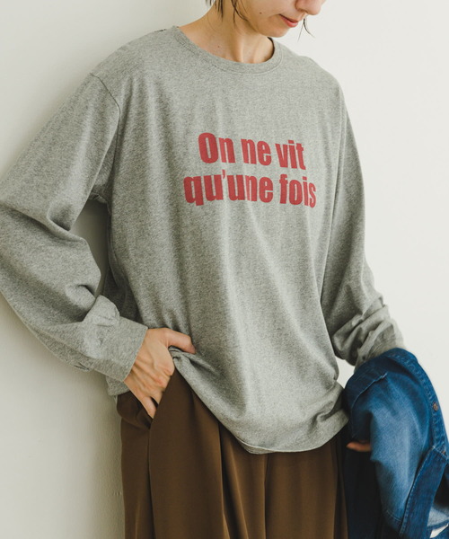 ITEMS URBANRESEARCH(アイテムズ アーバンリサーチ)の「ロゴロングTシャツ(Tシャツ/カットソー・レディース・ライトグレー/ライトベージュ/オフホワイト/チャコールグレー・FREE)」の3枚目の写真