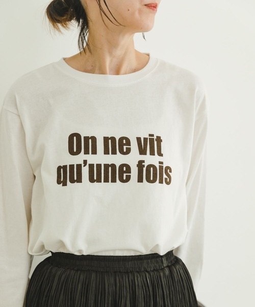 ITEMS URBANRESEARCH(アイテムズ アーバンリサーチ)の「ロゴロングTシャツ(Tシャツ/カットソー・レディース・ライトグレー/ライトベージュ/オフホワイト/チャコールグレー・FREE)」の6枚目の写真