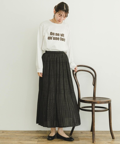 ITEMS URBANRESEARCH(アイテムズ アーバンリサーチ)の「ロゴロングTシャツ(Tシャツ/カットソー・レディース・ライトグレー/ライトベージュ/オフホワイト/チャコールグレー・FREE)」の7枚目の写真