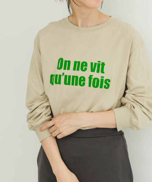 ITEMS URBANRESEARCH(アイテムズ アーバンリサーチ)の「ロゴロングTシャツ(Tシャツ/カットソー・レディース・ライトグレー/ライトベージュ/オフホワイト/チャコールグレー・FREE)」の9枚目の写真