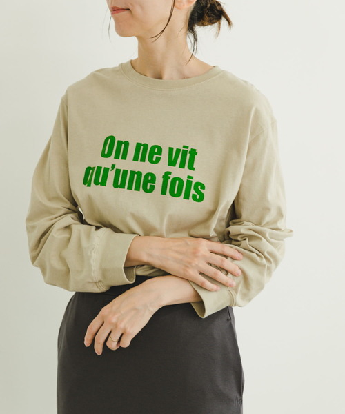 ITEMS URBANRESEARCH(アイテムズ アーバンリサーチ)の「ロゴロングTシャツ(Tシャツ/カットソー・レディース・ライトグレー/ライトベージュ/オフホワイト/チャコールグレー・FREE)」の10枚目の写真