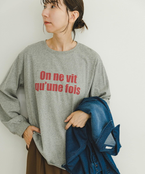 ITEMS URBANRESEARCH(アイテムズ アーバンリサーチ)の「ロゴロングTシャツ(Tシャツ/カットソー・レディース・ライトグレー/ライトベージュ/オフホワイト/チャコールグレー・FREE)」の14枚目の写真
