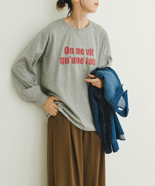ITEMS URBANRESEARCH(アイテムズ アーバンリサーチ)の「ロゴロングTシャツ(Tシャツ/カットソー・レディース・ライトグレー/ライトベージュ/オフホワイト/チャコールグレー・FREE)」の15枚目の写真
