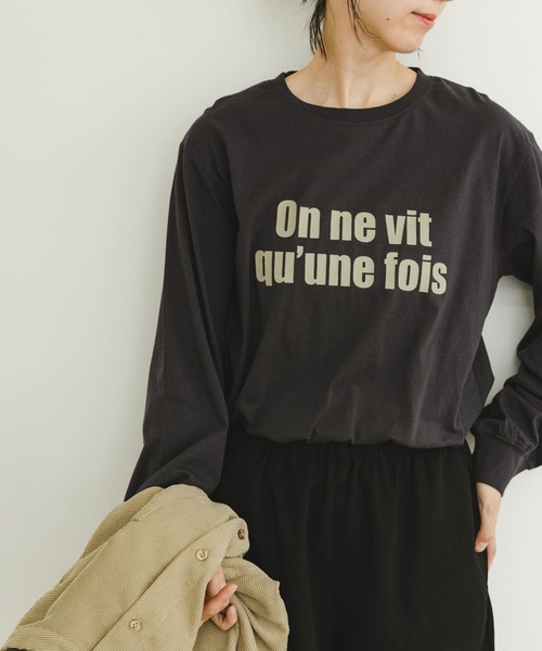 ITEMS URBANRESEARCH(アイテムズ アーバンリサーチ)の「ロゴロングTシャツ(Tシャツ/カットソー・レディース・ライトグレー/ライトベージュ/オフホワイト/チャコールグレー・FREE)」の19枚目の写真