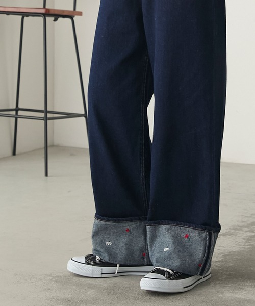 BONLECILL（ボンルシール）の「フラワー刺繍ロールアップハイウエストデニムパンツ（デニムパンツ・レディース・ネイビー/ブラック/ブルー・S/L/M）」の19枚目の写真