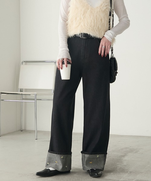 BONLECILL（ボンルシール）の「フラワー刺繍ロールアップハイウエストデニムパンツ（デニムパンツ・レディース・ネイビー/ブラック/ブルー・S/L/M）」の4枚目の写真