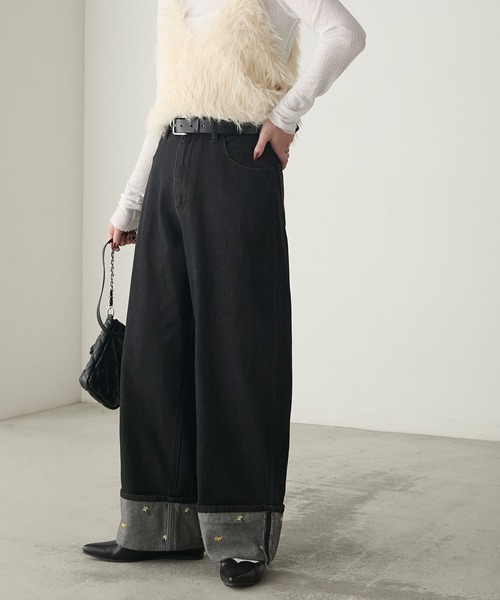 BONLECILL（ボンルシール）の「フラワー刺繍ロールアップハイウエストデニムパンツ（デニムパンツ・レディース・ネイビー/ブラック/ブルー・S/L/M）」の6枚目の写真