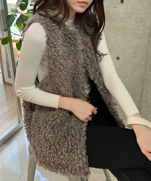 GLAMOROUS JANE（グラマラスジェーン）の「プードルファーロングベスト（ベスト・レディース・ベージュ/モカ/アイボリー・FREE）」の3枚目の写真