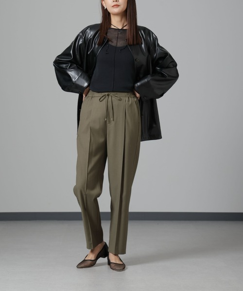 NANO universe（ナノユニバース）の「ウラキモウ ピンタックイージーテーパードパンツ（その他パンツ・レディース・グレー系その他4/カーキ/ブラック・XS/M/S）」の12枚目の写真