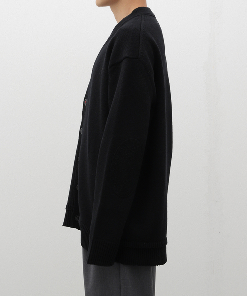Maison Margiela(メゾンマルジェラ)の「Maison Margiela(メゾン マルジェラ) 5G Elbow Patch Cardigan SI1GP0003S18064900F(カーディガン/ボレロ・メンズ・ブラック・LARGE/MEDIUM)」の9枚目の写真