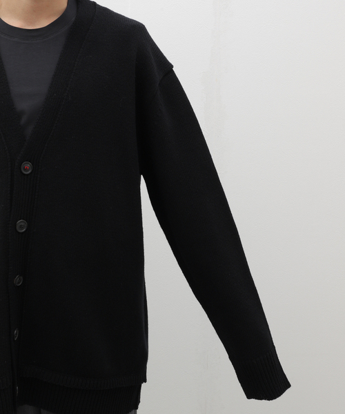 Maison Margiela(メゾンマルジェラ)の「Maison Margiela(メゾン マルジェラ) 5G Elbow Patch Cardigan SI1GP0003S18064900F(カーディガン/ボレロ・メンズ・ブラック・LARGE/MEDIUM)」の13枚目の写真