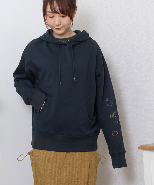 POU DOU DOU（プードゥドゥ）の「イラスト刺繍袖スウェットパーカー（パーカー・レディース・オートミール/ベージュ/ネイビー・M）」の3枚目の写真