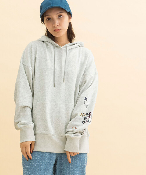 POU DOU DOU（プードゥドゥ）の「イラスト刺繍袖スウェットパーカー（パーカー・レディース・オートミール/ベージュ/ネイビー・M）」の4枚目の写真