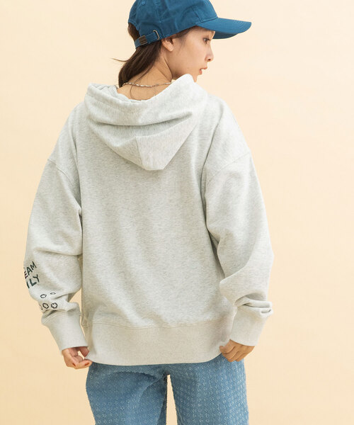 POU DOU DOU（プードゥドゥ）の「イラスト刺繍袖スウェットパーカー（パーカー・レディース・オートミール/ベージュ/ネイビー・M）」の6枚目の写真