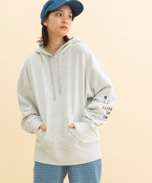 POU DOU DOU（プードゥドゥ）の「イラスト刺繍袖スウェットパーカー（パーカー・レディース・オートミール/ベージュ/ネイビー・M）」の7枚目の写真