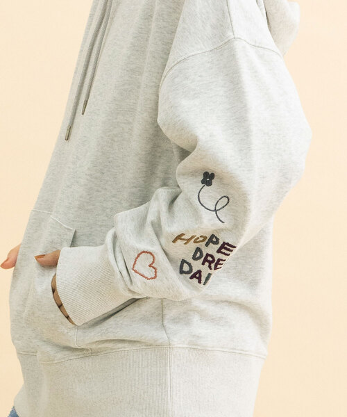 POU DOU DOU（プードゥドゥ）の「イラスト刺繍袖スウェットパーカー（パーカー・レディース・オートミール/ベージュ/ネイビー・M）」の11枚目の写真